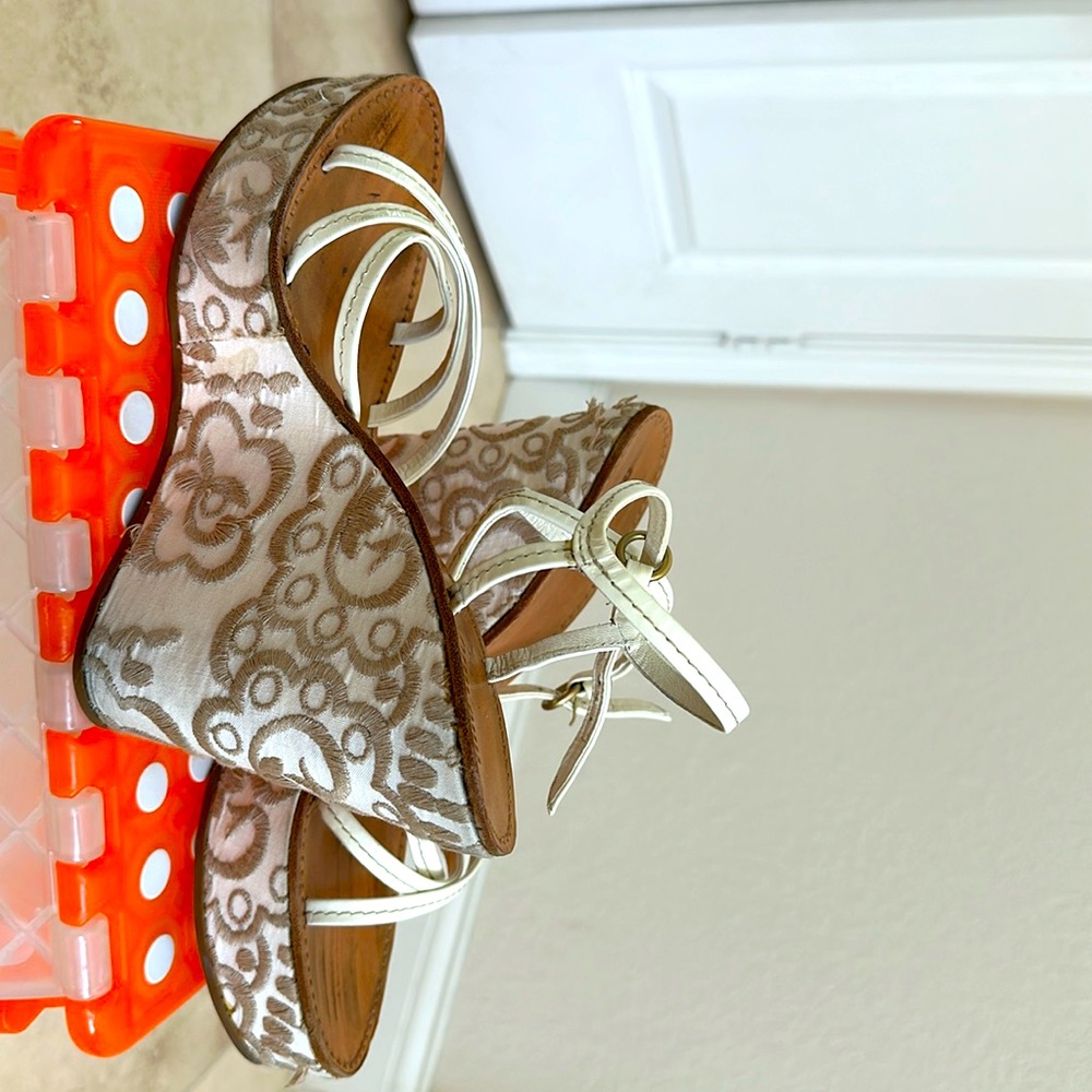 White/beige Hand embroidered Miu Miu wedges with patent leather straps.